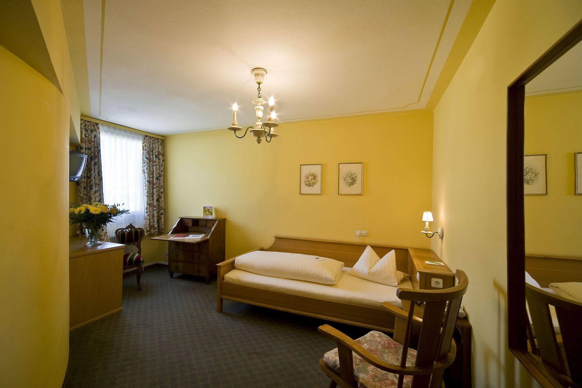 Vergeiner'S Hotel Traube Лиенц Экстерьер фото