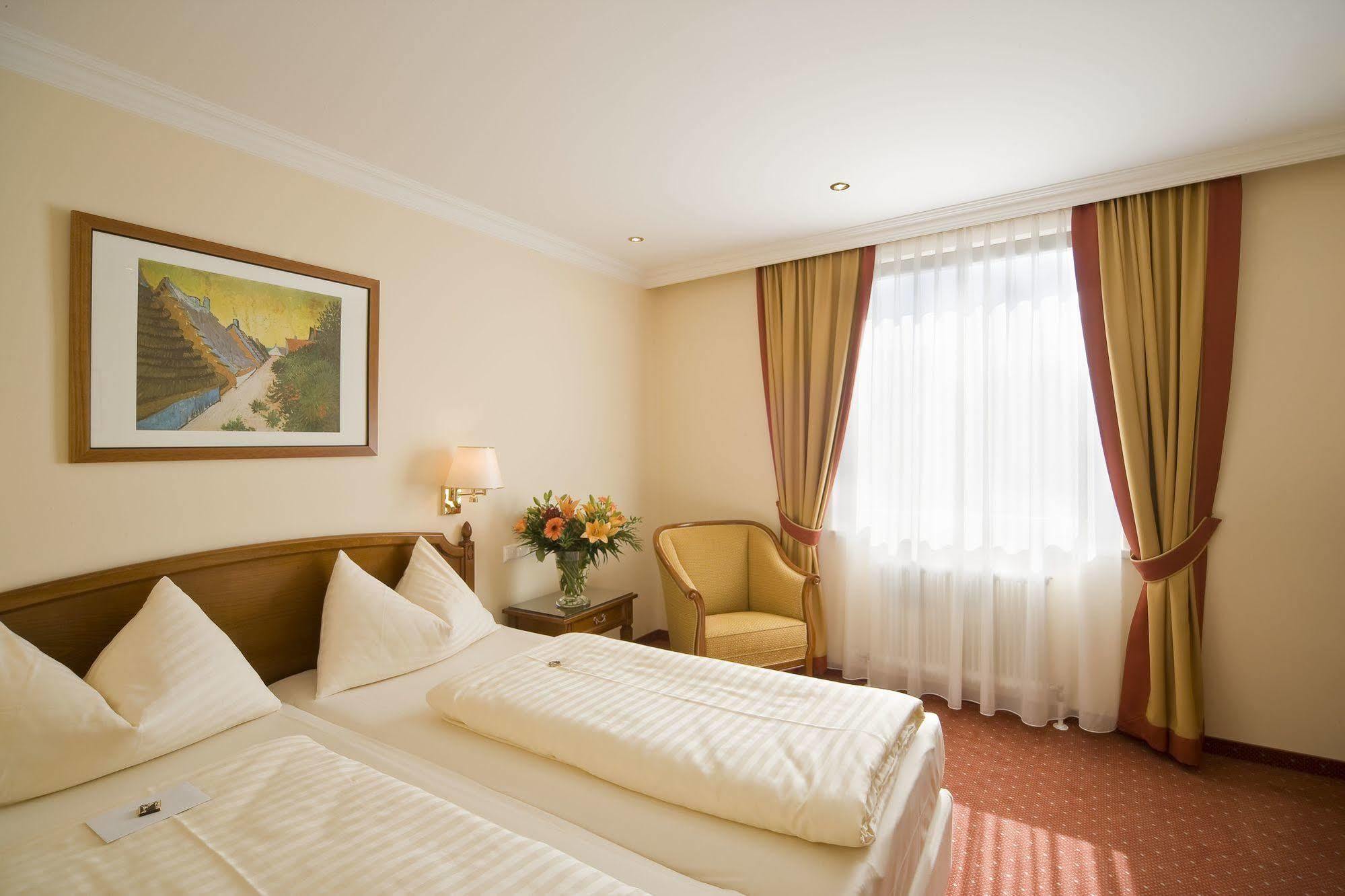 Vergeiner'S Hotel Traube Лиенц Экстерьер фото