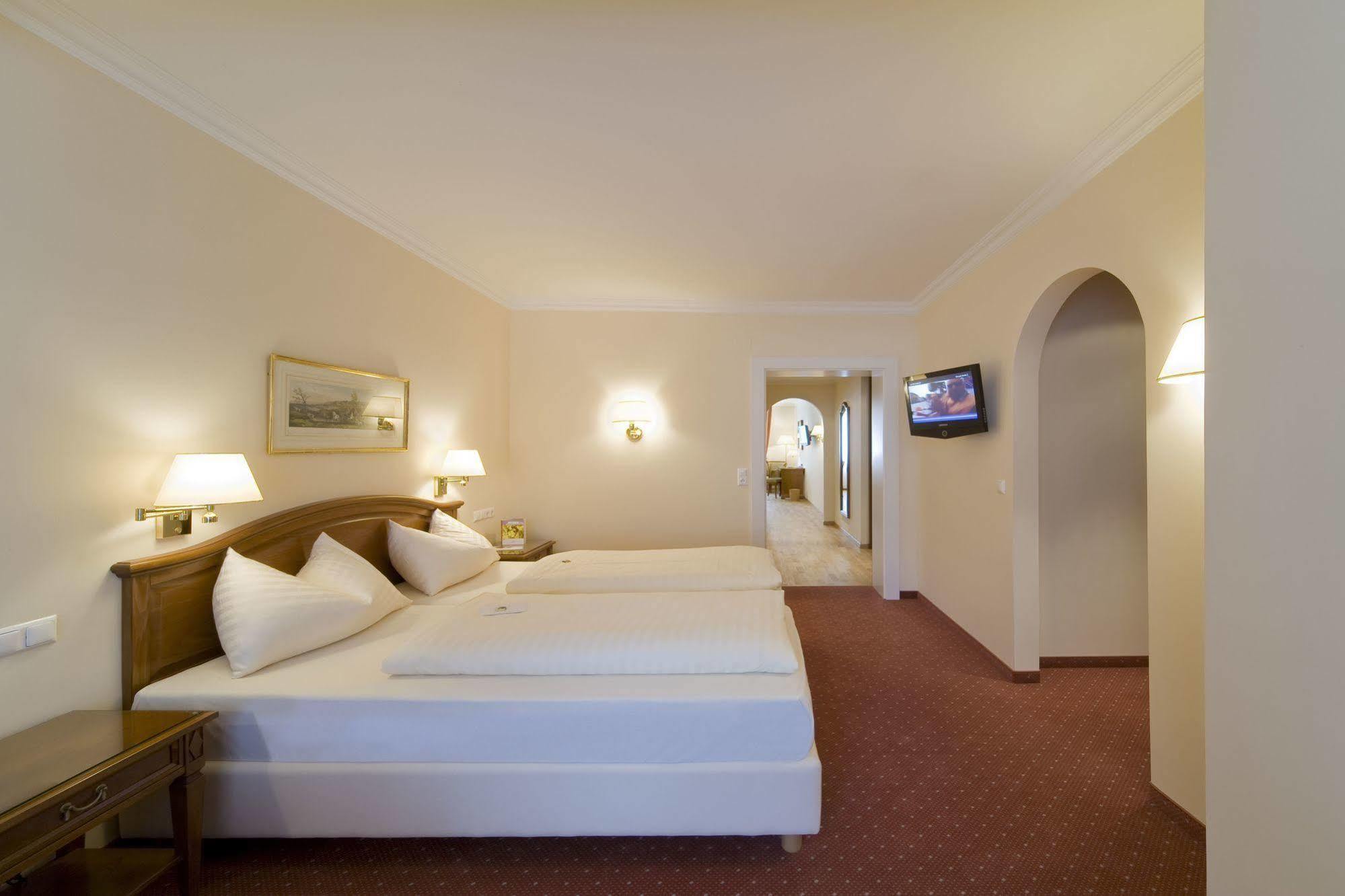 Vergeiner'S Hotel Traube Лиенц Экстерьер фото
