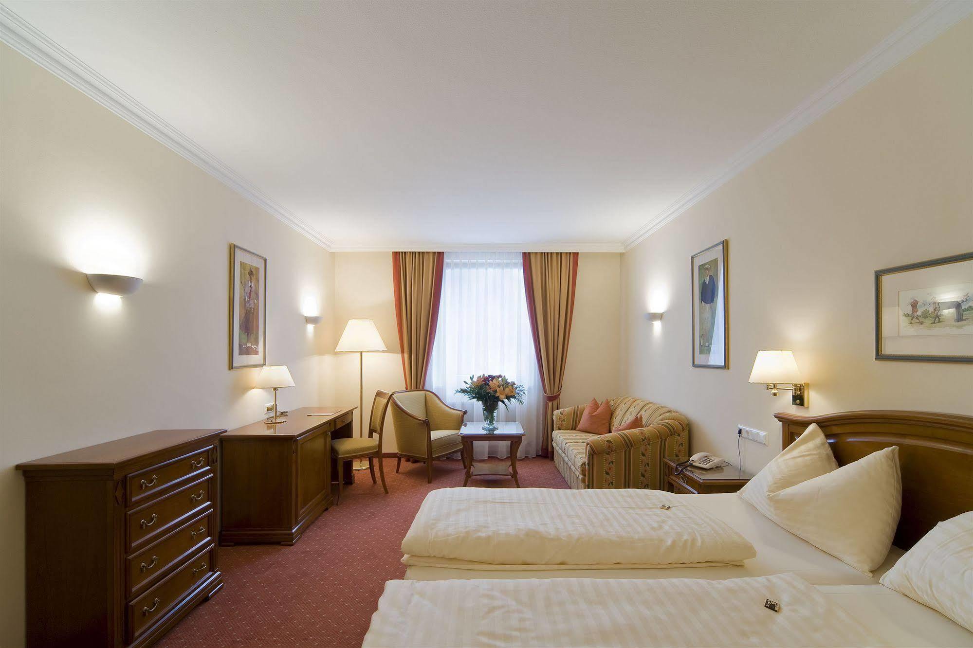 Vergeiner'S Hotel Traube Лиенц Экстерьер фото
